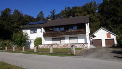 Zweifamilienhaus mit schönem großen Garten