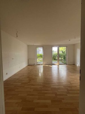Rollstuhlgerechte , ruhige EG-Wohnung mit Terrasse in Ac-Forst