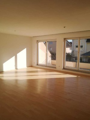 Moderne 3-Zimmer-Wohnung in Neu-Isenburg, EBK, Tiefgarage.