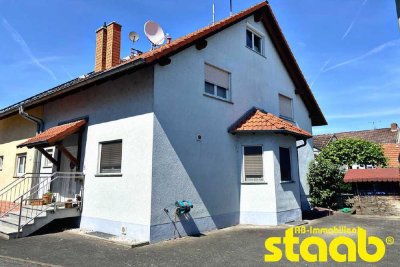SCHMUCKSTÜCK IN KLEINOSTHEIM - DOPPELHAUSHÄLFTE MIT TERRASSE UND STELLPLÄTZEN