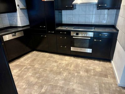 Kernsanierte Innenstadtwohnung mit Einbauküche (Singles/Paare)