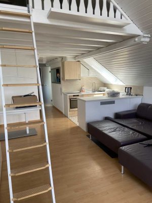 Geschmackvolle DG-Wohnung mit zwei Zimmern sowie Balkon und Einbauküche in Bad Liebenzell