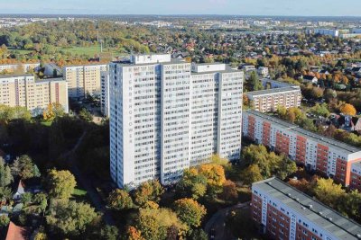 Sofort bezugsfrei: Renovierungsbedürftige 4-Zimmer-ETW mit Stellplatz, Aufzug und Wintergarten