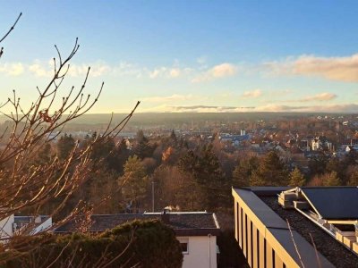 "Besonderer Hangbungalow mit Aussicht – erreichbar über charmante Stufen"