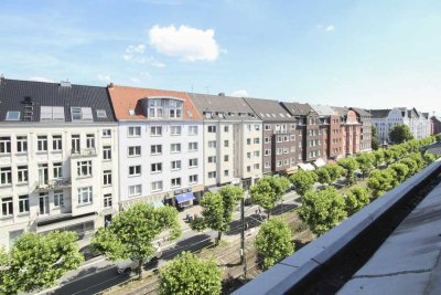 Über den Dächern von Oberkassel: Charmante Dachgeschosswohnung mit weiterem Ausbaupotential