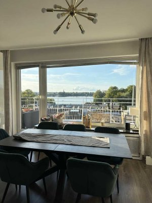 Stilvolle 2,5-Zimmer-Wohnung mit Alsterblick, zwei Balkonen & Möblierung – sofort einziehen!