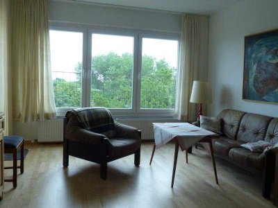 Spacious 3 room flat with a view, balcony and bus stop to university,