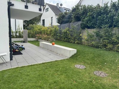Luxuriöse 4-Zimmer Erdgeschosswohnung mit Garten in Germering