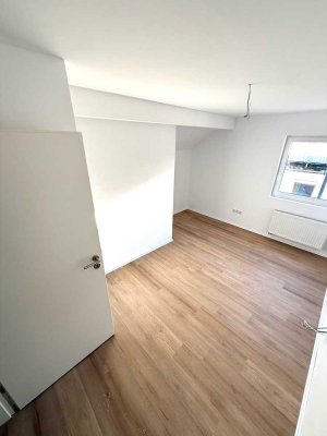 WG-Zimmer in 3-Zimmer Wohnung; 2 Bäder und 2 Küchen; gute Sanderau Lage!