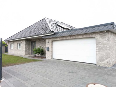 Neuwertiger Niedrigenergie-Bungalow mit gehobener Ausstattung