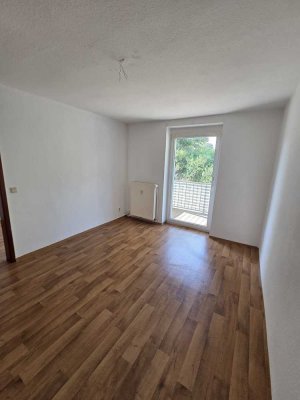 gut geschnittene 3-Raum-Wohnung mit Wannenbad, Balkon, Keller, Sat-TV