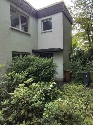 Reiheneck-Haus von Privat in Schwalbach am Taunus, OT Limes, BJ 1969, Fernwärme