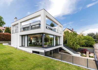 Bauhausvilla in zentraler Lage von Bad Soden am Taunus (provisionsfrei)