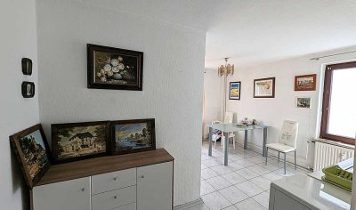 Einladende, frisch renovierte 3-Zimmer-Wohnung mit praktischer Einbauküche – Ihr neues Zuhause warte