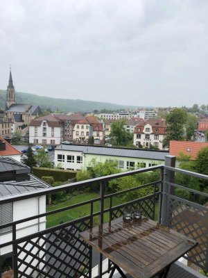 Barrierefrei mit Lift! Attraktive 2 - Zimmerwohnung in zentraler Lage mit Balkon