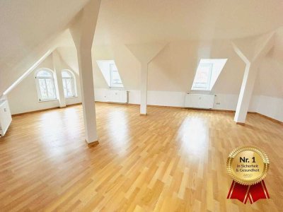 Apartment im Dachgeschoss I Tageslichtbad mit Badewanne I Gäste-WC I Moderne Einbauküche