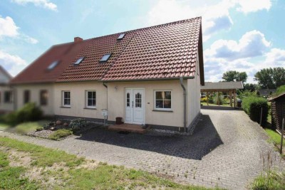 Sofort wohlfühlen: 4-Zi.-DHH mit Garten, 2 Carportstellplätzen und 2 Freistellplätzen in Tribsees