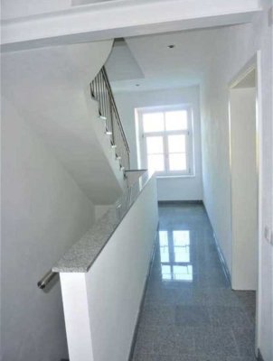 Wunderschöne Altbauwohnung mit Terrasse / WG geeignet