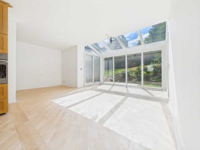 Exklusives Haus-im-Haus mit Galerie, Garten und Wintergarten