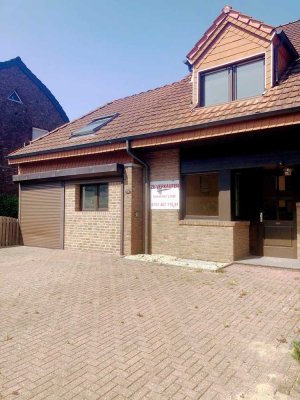 Helles Ein.- Zweifamilienhaus Wesel-Obrighoven in guter Lage