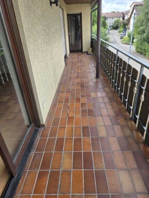 Großzügige 4 Zimmer Wohnung, Balkon