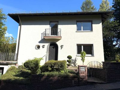 Erstbezug nach Komplettsanierung  -  4 Zimmer Wohnung im EG