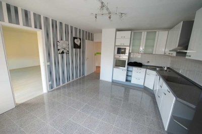 Provisionsfrei* Lichtdurchflutete 4-Zimmer-Wohnung mit Balkon in Freiburg