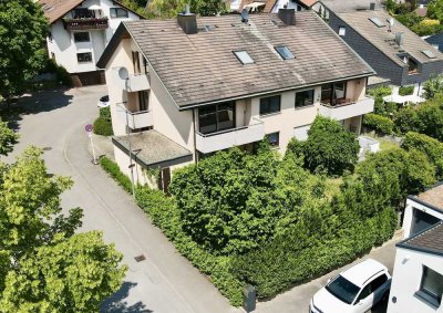 Geräumige Doppelhaushälfte mit zwei Wohneinheiten und Garten in Leonberg