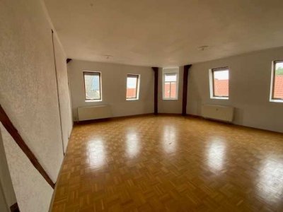 interessantes Angebot großzügige 3 Raum Wohnung