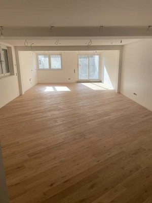 Luxuriöse 3-Zi.-Wohnung mit Terrasse, Wallbox, EBK & Toplage – ruhig & exklusiv wohnen