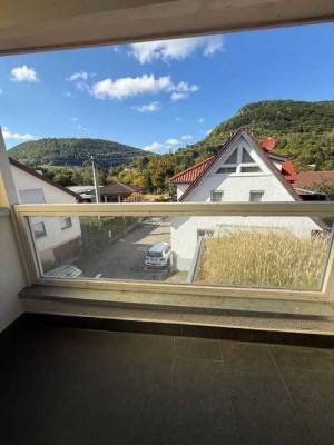 **Kernsaniertes Schmuckstück: Lichtdurchflutete DHH im Herzen von Bad Ditzenbach**