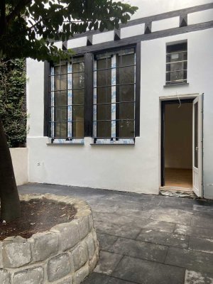 Frisch sanierte 3-Zimmer-Wohnung mit einer Terrasse und  einer Einbauküche