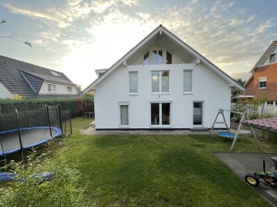 Moderne Doppelhaushälfte mit Vollkeller
