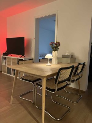 Wunderschöne 2-Zimmer-Wohnung (3.OG) mit toller Einbauküche, Fußbodenheizung, Loggia & TG-Stellplatz