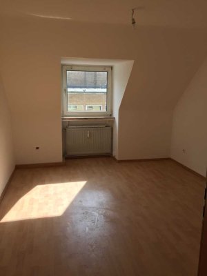 Gepflegte Dachgeschosswohnung mit 3 1/2 Zimmern in Essen