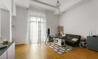 Stilvoll wohnen im kernsanierten Denkmal: 2 Zimmer mit Balkon & TG-Stellplatz