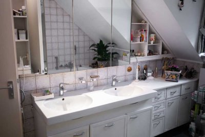 Gemütliches und großes Zimmer mit großzügigem Bad in Gräfelfing ab 1.7. zu vermieten!