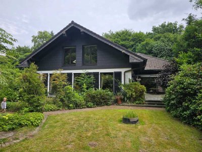 Kleine 90er Waldrandvilla mit Pool und Einliegerwohnung in ruhiger Lage