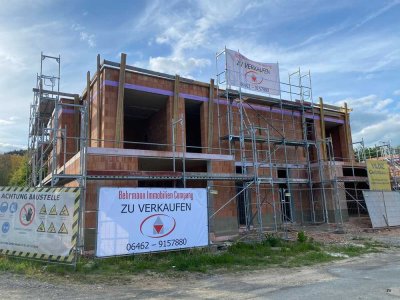 + Hochwertige Doppelhaushälfte, jetzt noch eigene Wünsche realisieren +