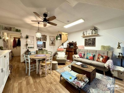 Großzügige 2-Zimmerwohnung mit Balkon &amp; Carportparkplatz