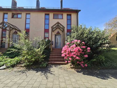 Geräumiges und gepflegtes Reiheneckhaus zur Miete in Regensburg