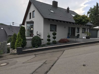 Exklusive 2,5-Zimmer-Einliegerwohnung mit Süd-Terrasse, Bodenheizung und Einbauküche in Aidlingen