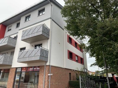 Neuwertige Wohnung mit zwei Zimmern sowie Balkon und EBK in Sehnde