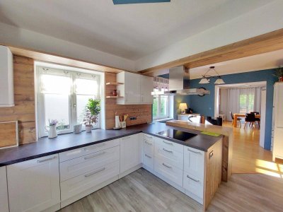 Großzügiges Einfamilienhaus, vollunterkellert in zentraler Lage