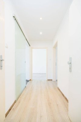 OBERSTE ETAGE MIT LIFT I HIGHLIGHT I MODERNISIERT I KOMFORT-DUSCHE I DESIGN-KÜCHE INKLUSIVE I ZENTRAL &amp; BAHNHOFNAH I HAUSTIER-TAUGLICH I MODERNES WOHNGEFÜHL I OPTIMALE RAUMNUTZUNG I PROJEKT WOHNEN