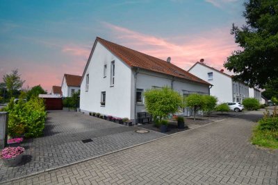 Stilvoll Wohnen: Neuwertiges, modernes Reihenendhaus in beliebter Lage auf Niederberg