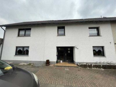 Geräumiges 5-Zimmer-Einfamilienhaus mit Sonnengarten und Garage