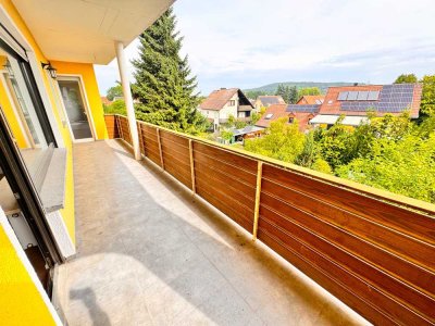 Mit großem Balkon und Carport - Renovierte 5-Zimmer EG-Wohnung