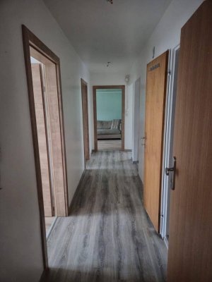 Moderne 3-Zimmer Neubauwohnung mit Balkon und Garage