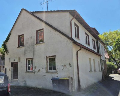 Bezugsfreies, sanierungsbedürftiges Einfamilienhaus in ruhiger Zentrallage